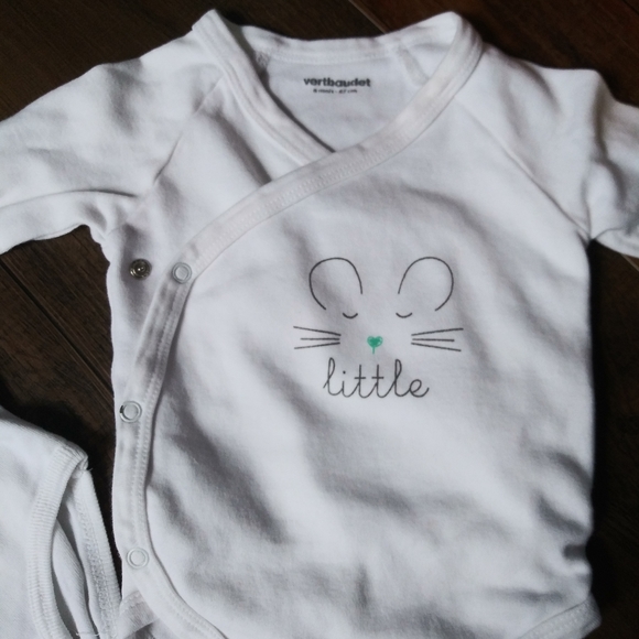 Bundle of 4 Onesies with matching bottoms - Picture 2 of 8